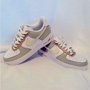 Customer Air Force 1 wore one time shoe is still brand new has been in the box.